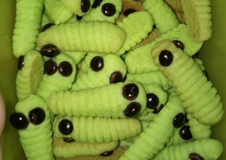 Langkah Mudah untuk Membuat Kue Ulat Ijo Susu yang Enak Banget