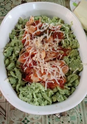 Una foto de Spatzles de acelga con salsa de pollo