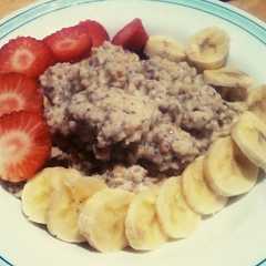 Una foto de Gachas de avena con fruta
