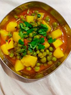 વટાણા બટેટા નુ શાક રેસીપી મુખ્ય ફોટો