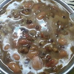 A picture of Makhni dal.