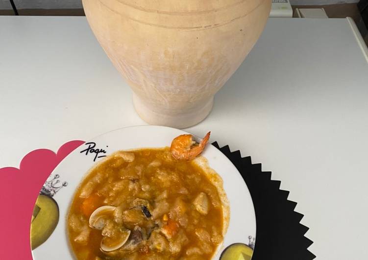 Sopas de tomate con su pan 🥖 rebaneado