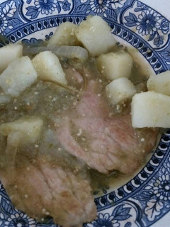 Una foto de Bistec con papas en salsa verde