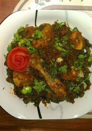 A picture of Bhindi Chicken.