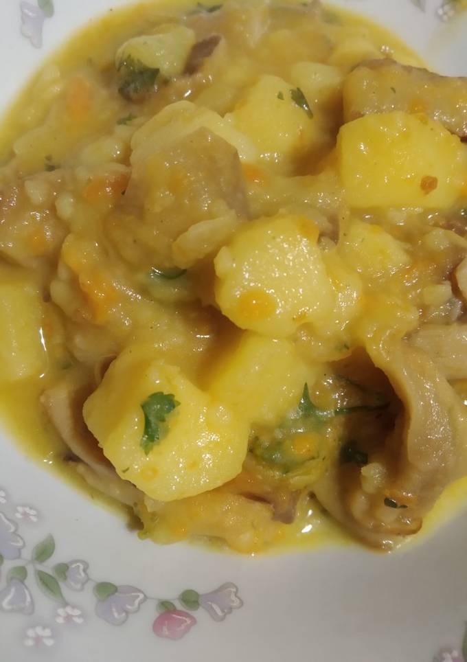 Картопля тушена з грибами
