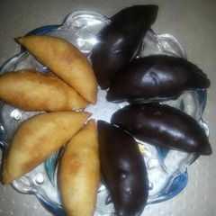 A picture of Chocolate gujiya Fritter.