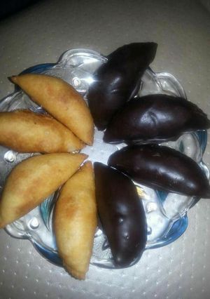 A picture of Chocolate gujiya Fritter.