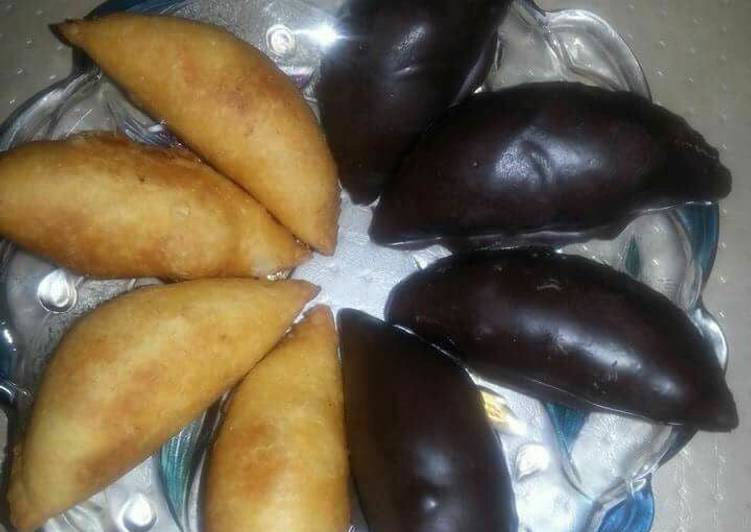 Chocolate gujiya Fritter