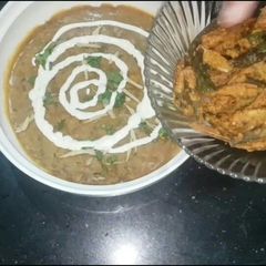 A picture of Daal makhni with kirkuri bhindi.