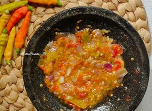 Foto resep Sambal Bawang Tomat Mentah (Sambal Ayam Geprek)