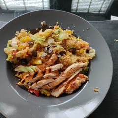 A picture of Spicy chicken salad with couscous.