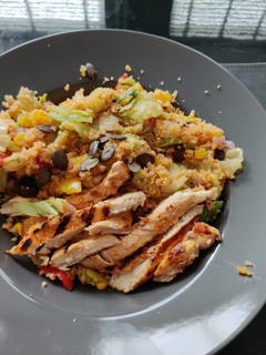 A picture of Spicy chicken salad with couscous.