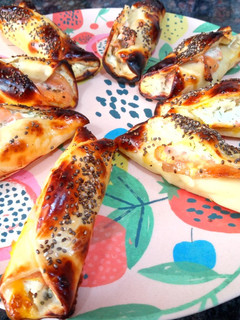 Una foto de Rollitos de salmón y queso a las hierbas