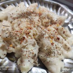 A picture of White sause pasta.