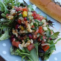 Turkish Tomato Salad (Gavurdagi) A picture of Turkish Tomato Salad (Gavurdagi).