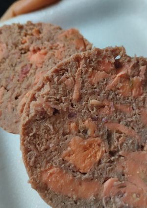Una foto de Mortadela o fiambre caser@ con queso mozarella de frutos secos🥩🥪🧀