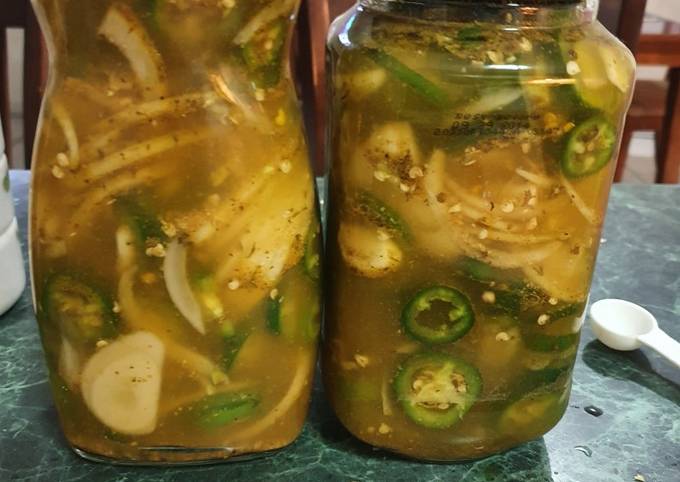 Encurtido de chiles jalapeños y cebolla blanca ? ✓ Receta de Litza Lizardo  - Cookpad