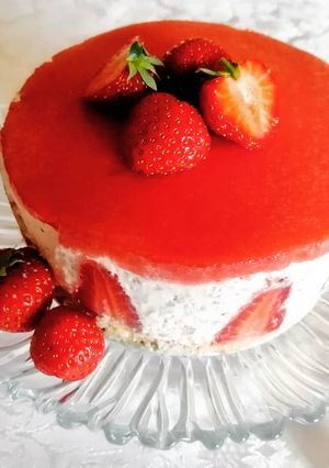O poză a rețetei Tort mousse cu căpșuni.