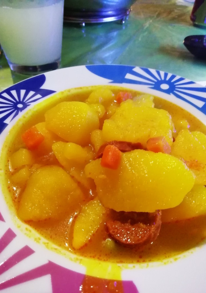 Una foto de Patatas 🥔 con chorizo dulce y picante y verduritas