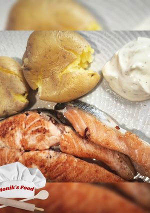 Una foto de Salsa Monik de yogur y eneldo para acompañar el salmón