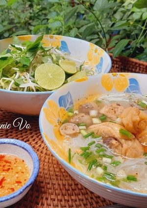 Hình của món Bún gà nấm tóp mỡ.