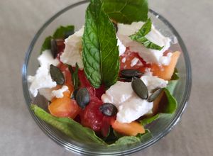 Une photo de Verrine Melon Pamplemousse Menthe