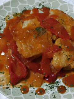 Una foto de Bacalao con tomate
