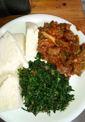 A picture of Wet fried beef and fried kales.