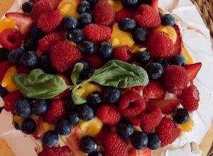 Foto de Pavlova de Limão e Frutos Vermelhos
