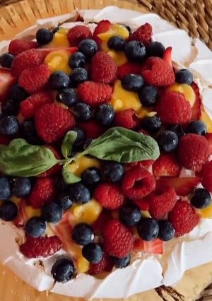 Foto de Pavlova de Limão e Frutos Vermelhos