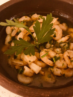 Una foto de Camarones al pil pil