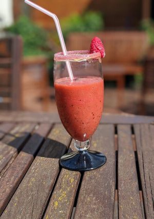 Une photo de Smoothie glacé fraise kiwi