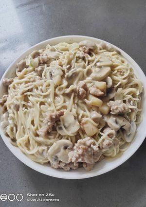 A picture of Mushroom White Spaghetti.