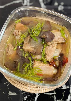 รูปของ แกงชะอมเห็ดหูหนูใส่ซี่โครงหมู