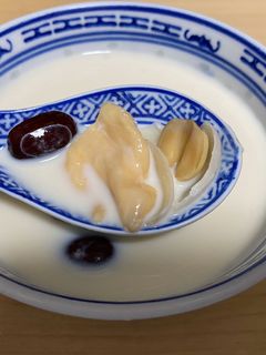 花膠燉鮮奶 的食譜成品照片