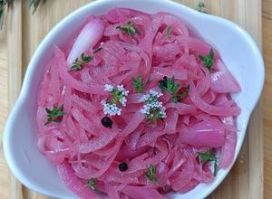 Une photo de 🧅Pickles d'oignon rouge