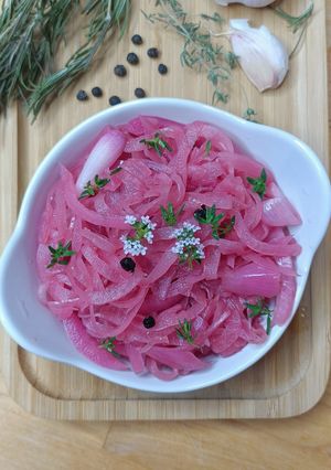 Une photo de 🧅Pickles d'oignon rouge