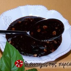 A picture of Fig jam with cocoa powder and roasted almonds.