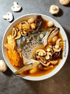 Foto resep Spicy Head Salmon Nabe Soup Ala Sushi Tei
