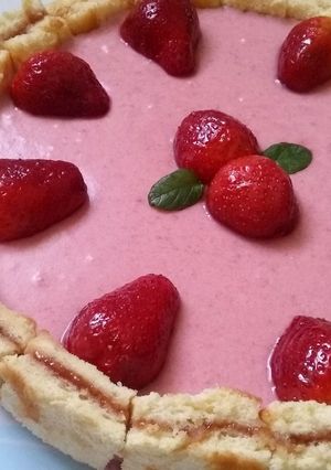 Una foto de Torta Charlotte de frutillas