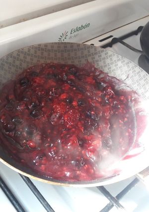 Una foto de Compota de frutos rojos keto
