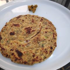 A picture of Missi Roti.