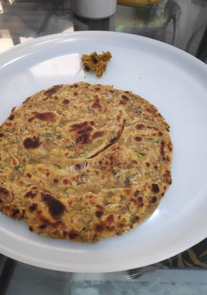 A picture of Missi Roti.