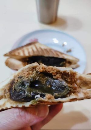皮蛋肉鬆熱壓吐司 的食譜成品照片