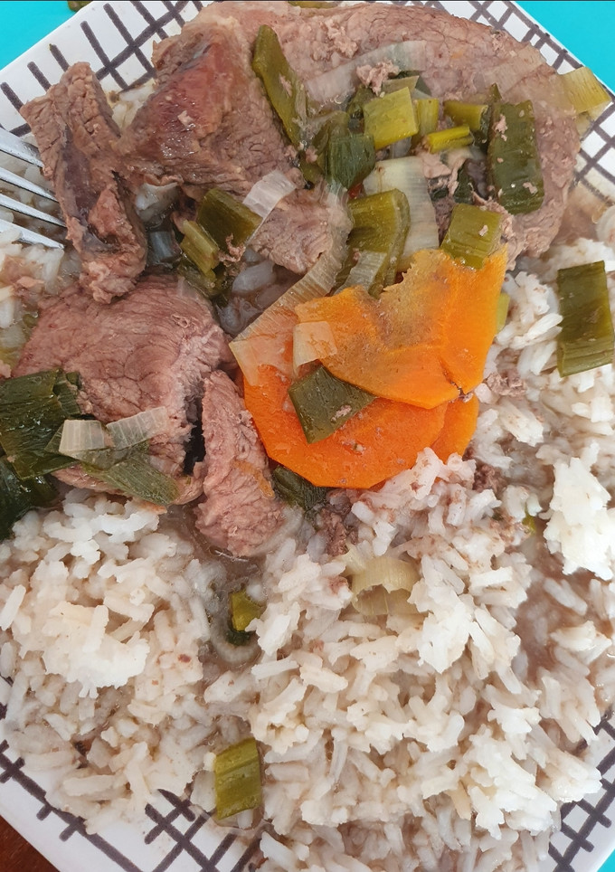Una foto de Carne al jugo con arroz blanco