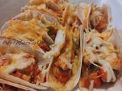 Una foto de tacos de pollo