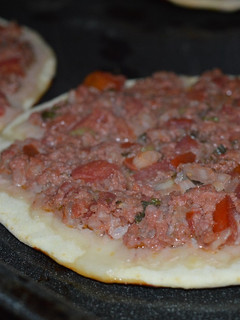 Una foto de Lehmeyun (Empanada armenia)