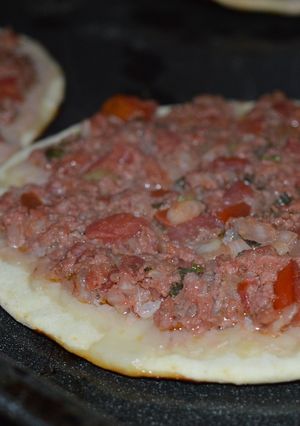 Una foto de Lehmeyun (Empanada armenia)