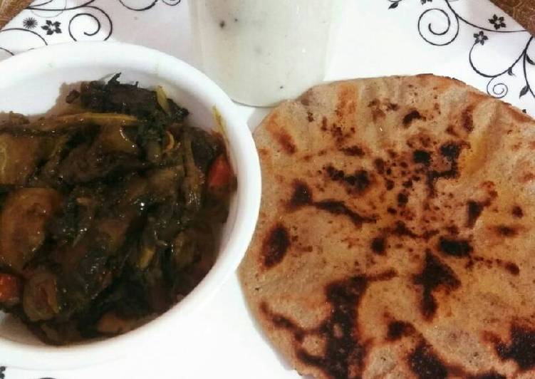 Recipe of Super Quick Homemade Jawar roti, buttermilk aur bengan palak