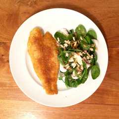 Una foto de Pescado empanizado con queso parmesano